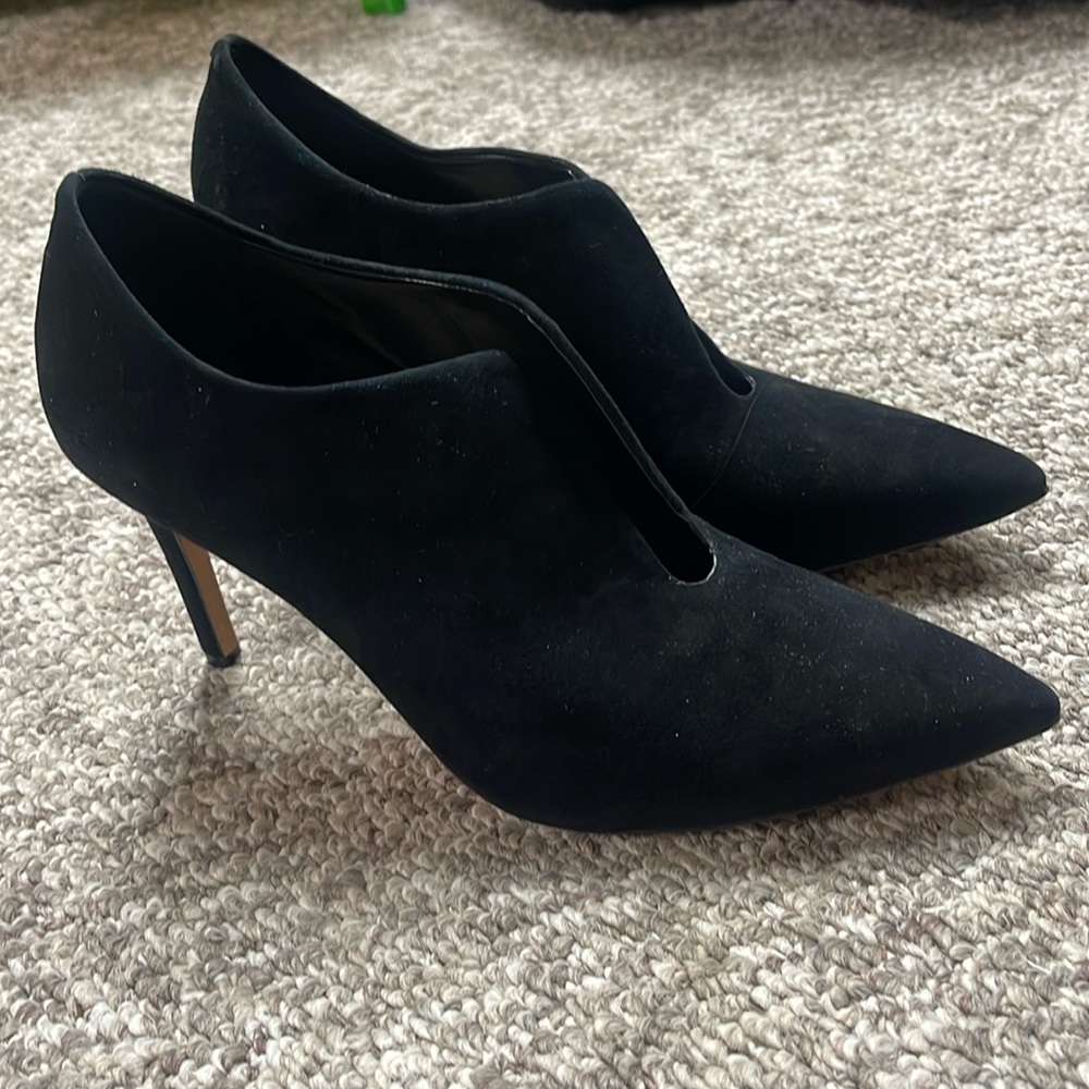 NWT Vince Camuto suede heel booties